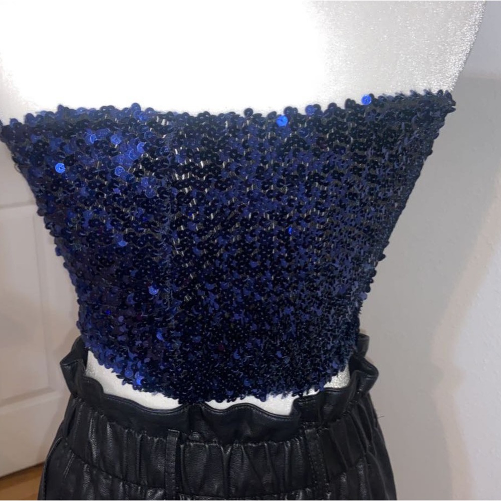 Blue top - Picture 2 of 2